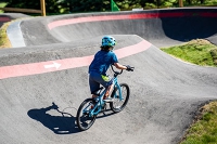 Junge auf dem Mountainbike - (c) Ramon Cliff - stock.adobe